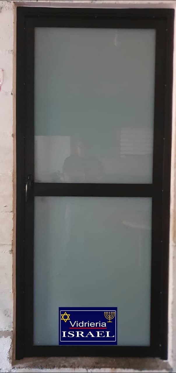 PUERTA DE ALUMINIO NEGRO VIDRIO HIELO
