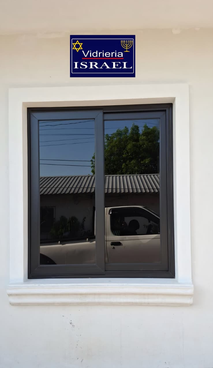 VENTANAS DE PVC NEGRO Y VIDRIO SUPER GRIS