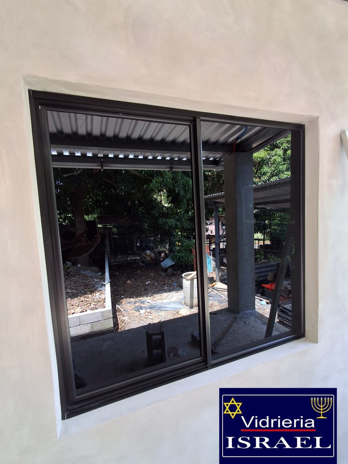 VENTANA FRANCESA ALUMINIO NEGRO  VIDRIO SUPER GRIS