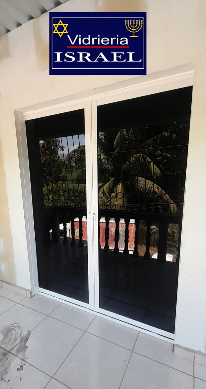 PUERTA CORRESDIZA ALUMINO BLANCO VIDRIO SUPER GRIS