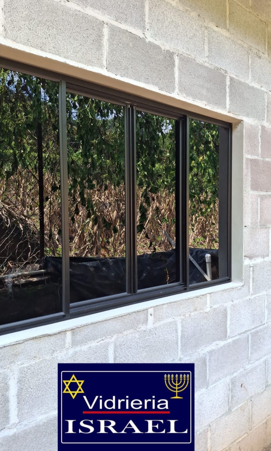 VENTANA FRANCESA ALUMINIO NEGRO VIDRIO SUPER GRIS