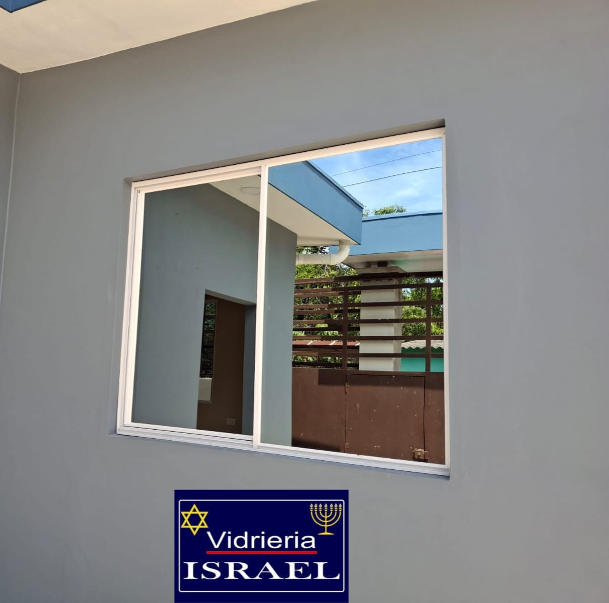 VENTANA DE ALUMINIO BLANCO VIDRIO SUPER REFLECTIVO