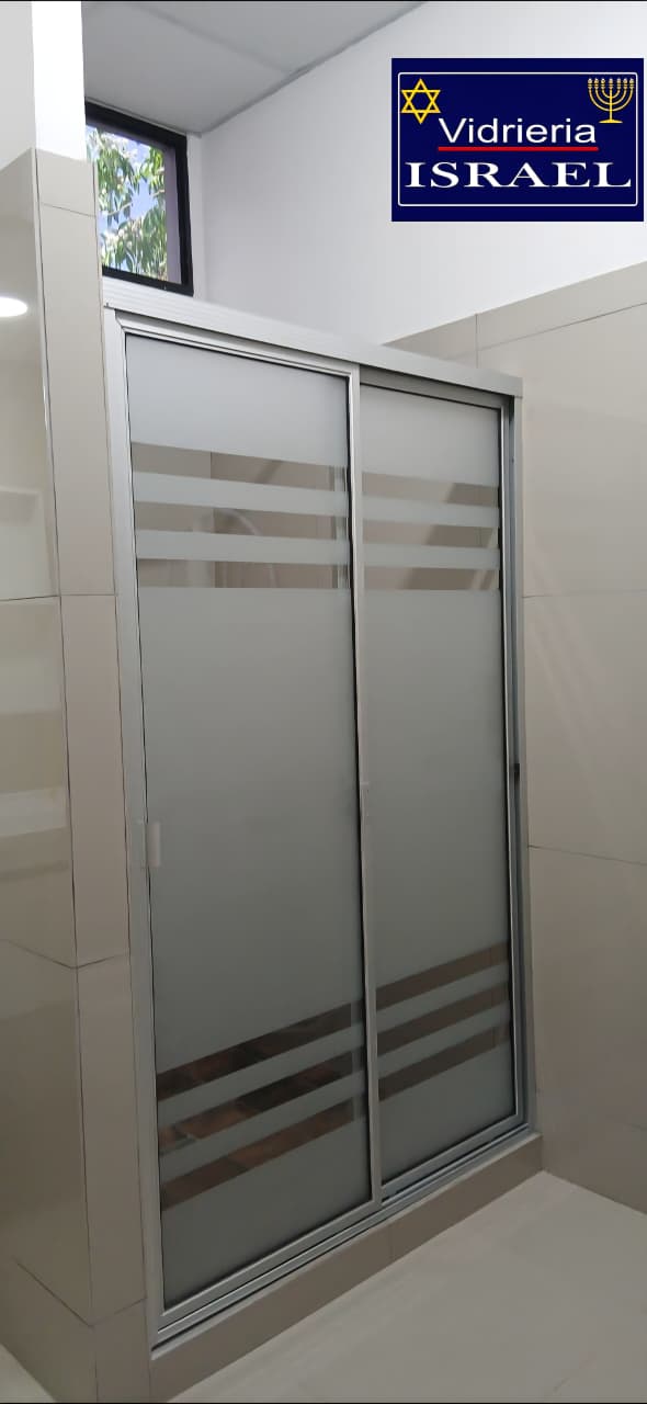 PUERTA DE ALUMINIO NATURAL Y VIDRIO HIELO DUPLEX