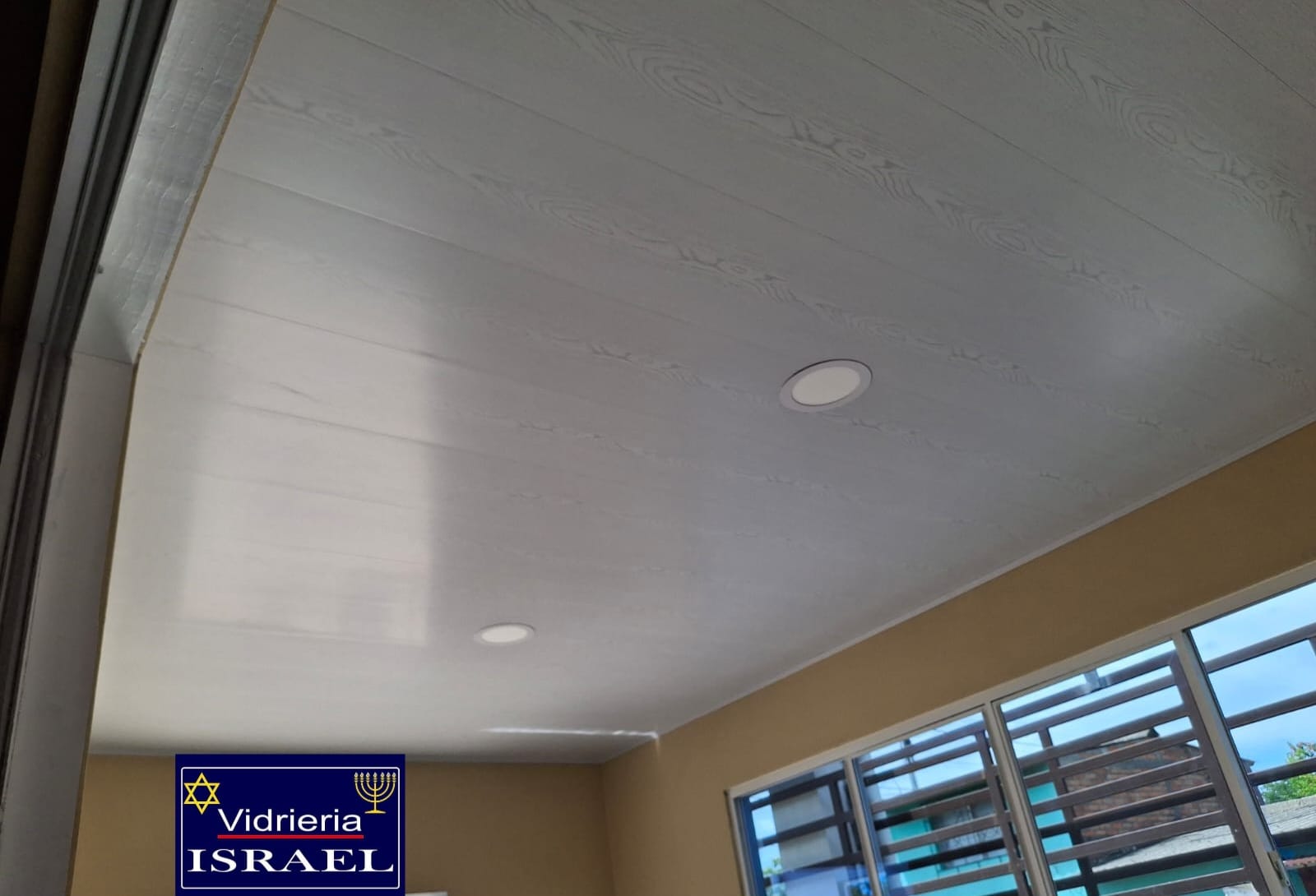 CIELO FALSO EN PVC COLOR BLANCO ZEBRA